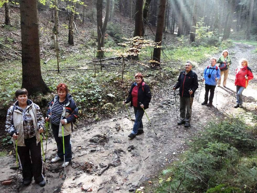 Nordic walking ve Všetatech letí, zájem o něj rozhodně nemají jen senioři