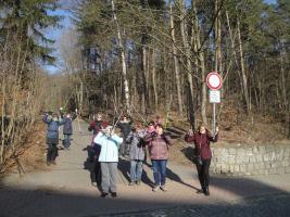 Kurz nordic walkingu pro Univerzitu třetího věku zahájen